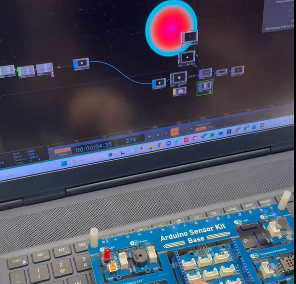 This is a video demonstrating the attempt to control the circle's size using the Arduino knob.