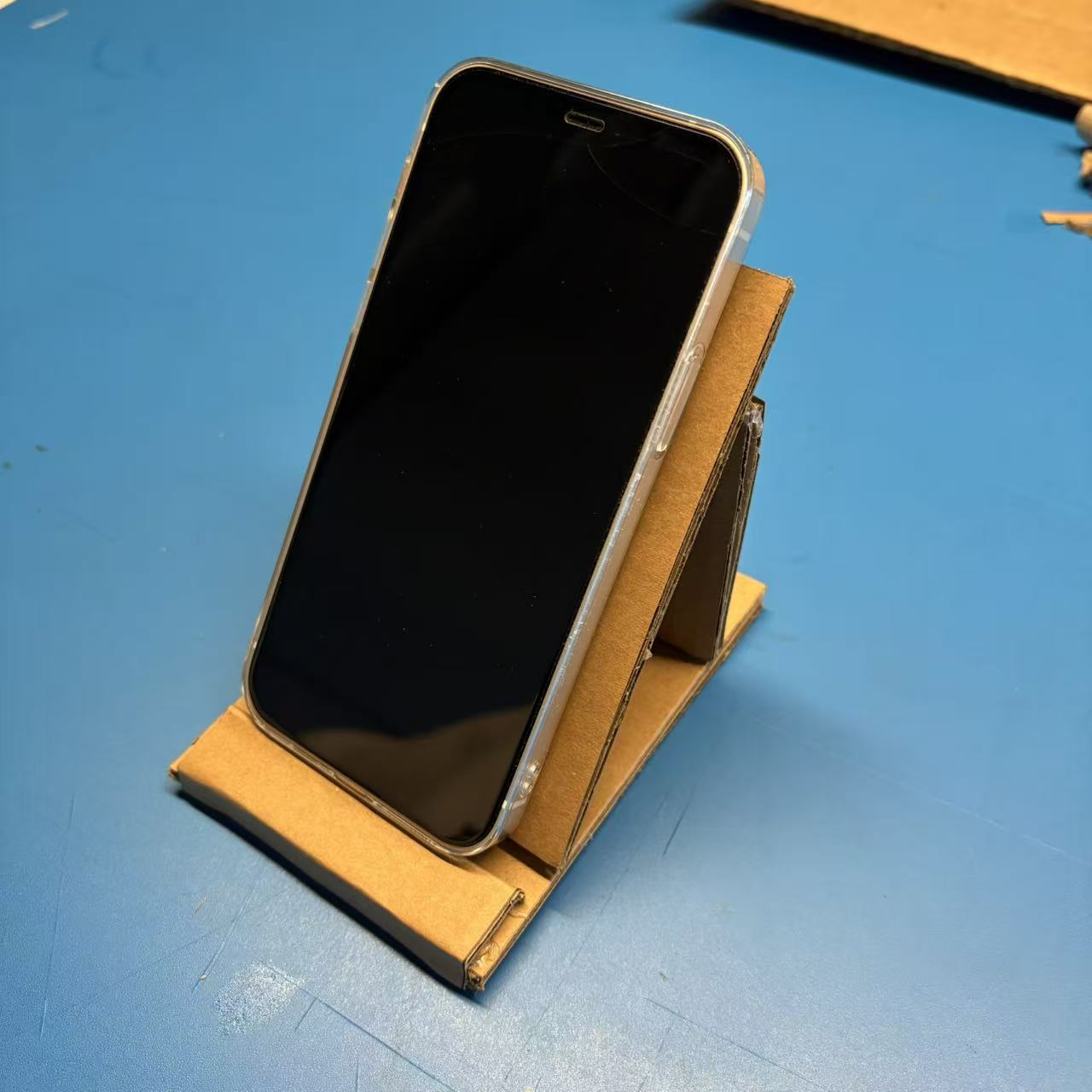 Effect after placing the phone on it.